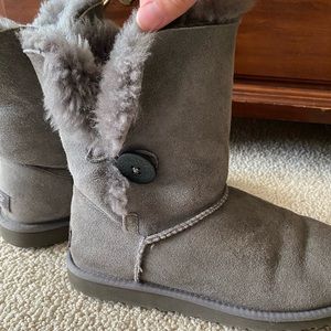 Short UGG boots